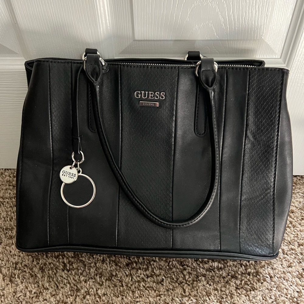 Guess black purse bag used excellent condition